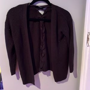 brand is art class, super soft and a unique deisign going down the back